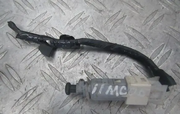 Mitsubishi Colt Brake pedal sensor switch mr977584