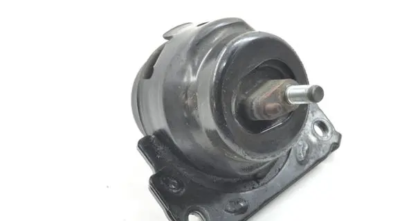 Toyota Land Cruiser (BJ70) Engine mount bracket