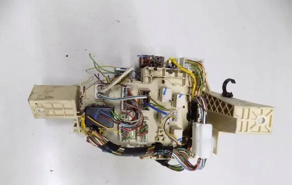 Fiat Sedici Relay mounting block 3677079J21