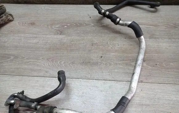 Volvo S60 Engine coolant pipe/hose 8692724