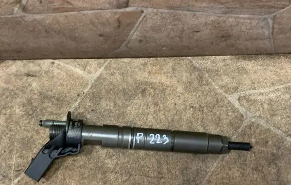 Mercedes-Benz C W204 Fuel injector A6420701187 130128