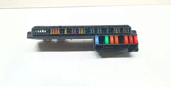 BMW 5 E60 E61 Fuse module 6957330 61146957330