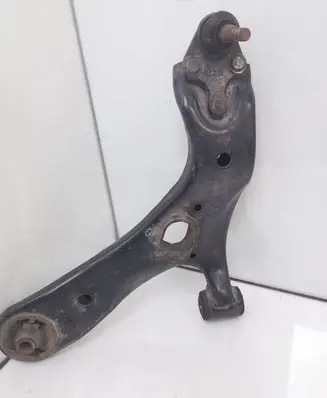 Toyota Auris 150 Front lower control arm/wishbone 081172410