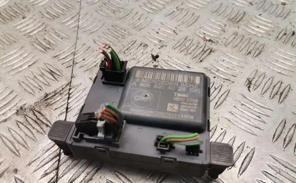 Mercedes-Benz Sprinter W906 Door control unit/module a9068204026