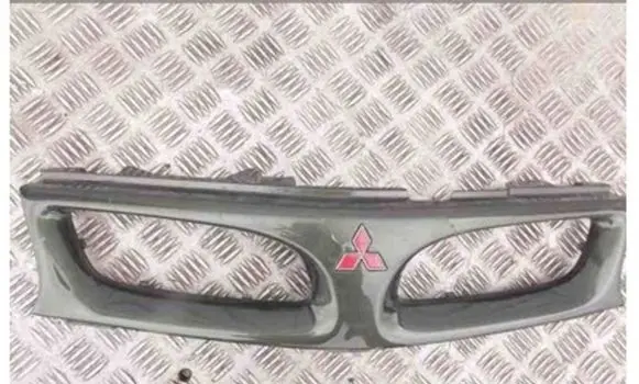 Mitsubishi Carisma Front bumper upper radiator grill
