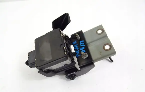Nissan Pulsar Distronic sensor radar 284383ZL1B