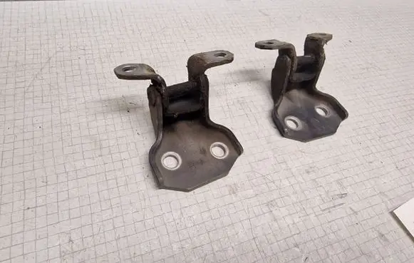 Subaru Outback Front door hinge set 