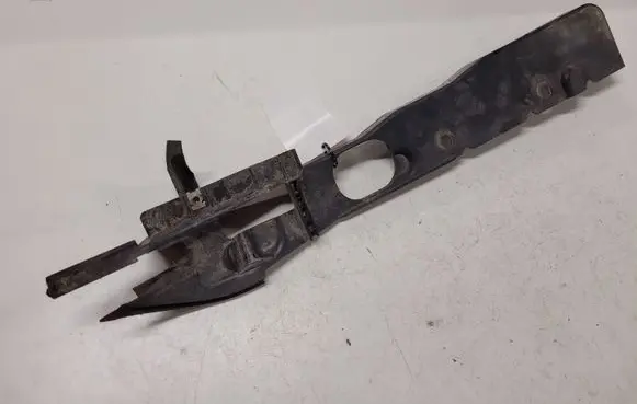 Ford Focus Front bumper mounting bracket 4M51A02476A D2L4A