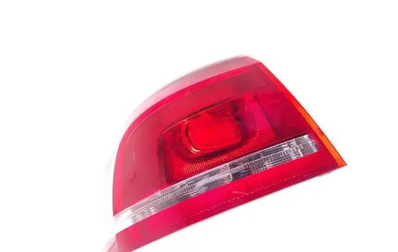 Volkswagen PASSAT B7 Rear/tail lights 3AF945095E