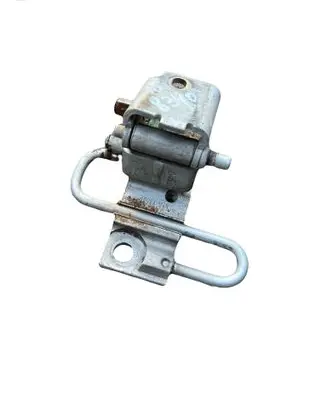 Volkswagen Golf IV Front door upper hinge 4B0831412B