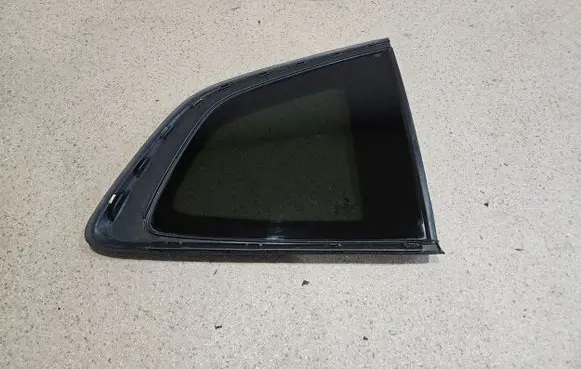 BMW X3 G01 Rear vent window glass 7410064