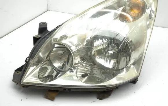 Toyota Corolla Verso AR10 Headlight/headlamp