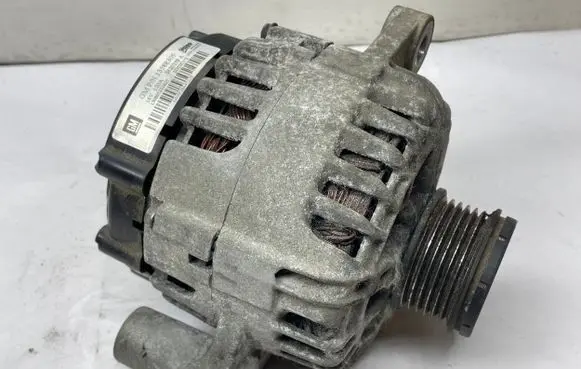 Opel Insignia A Generator/alternator 13588305