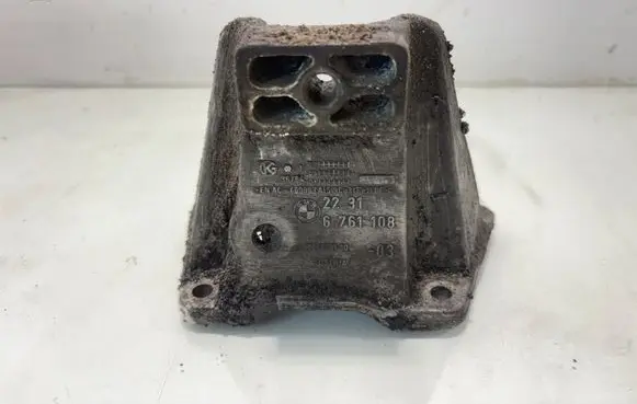BMW 5 E60 E61 Gearbox mounting bracket 6761108