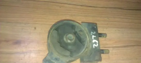 Suzuki Liana Engine mount bracket