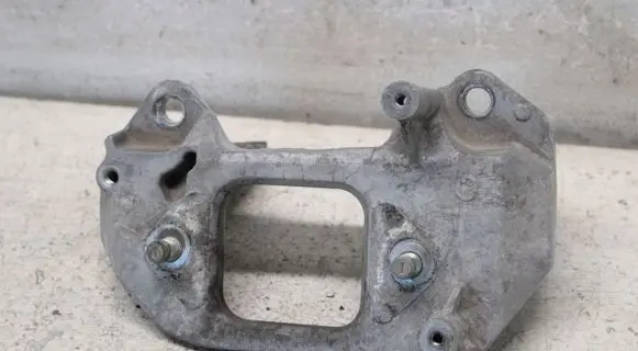 Nissan X-Trail T32 Engine mounting bracket 038170