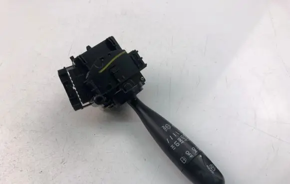 Toyota Yaris Indicator stalk 8465252040