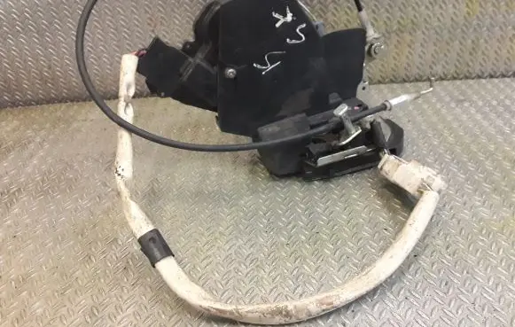 Lexus IS 200-300 Rear door lock