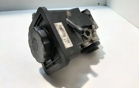 BMW 5 E60 E61 Power steering pump 7693974101