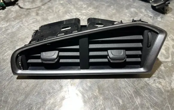 Citroen DS4 Dash center air vent grill 9676610077