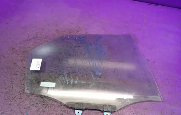 Honda Civic Front door window glass four-door