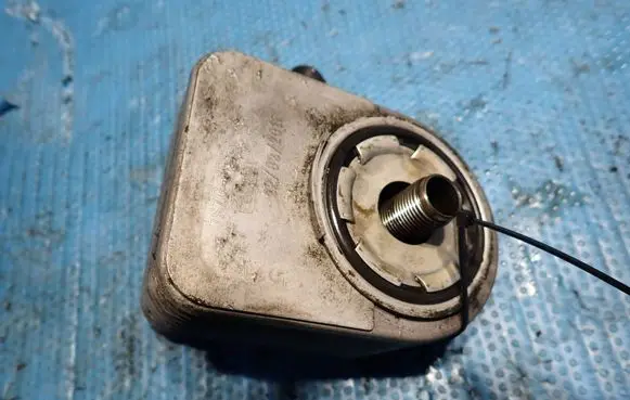 Ford Focus Engine oil radiator 7S7G-6B856-A4A 22022011