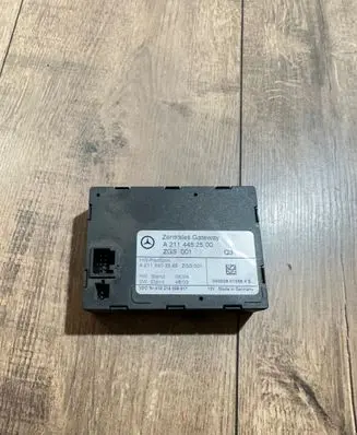 Mercedes-Benz E W211 Gateway control module A2115403545 A2114452500