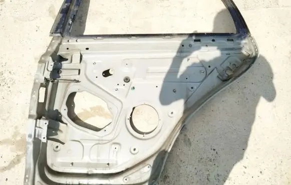 Volkswagen Golf Plus Rear door window/glass frame 
