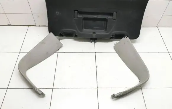 Opel Astra J Tailgate trim 13261681 11e00468 322225228