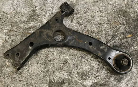 Toyota Avensis T250 Front lower control arm/wishbone