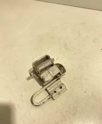 Audi A4 S4 B7 8E 8H Rear door lower hinge 8E0833411