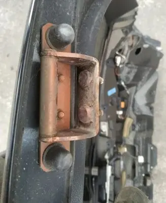 Infiniti FX Tailgate/trunk/boot hinge