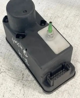Volkswagen PASSAT B4 Vacuum pump 1H0962257G