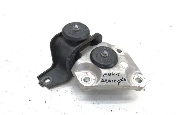 Engine mount vacuum valve