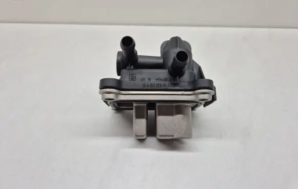 Mercedes-Benz ML W163 Fuel filter heater A6110700179