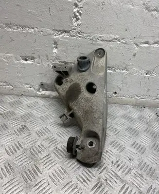 BMW X6 F16 Engine mounting bracket 67871110 6859785