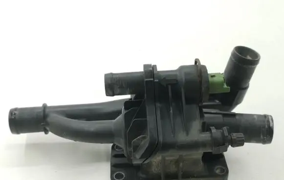 Ford C-MAX II Thermostat/thermostat housing 9670253780