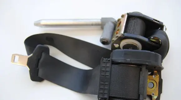 Opel Corsa D Rear seatbelt 33022029