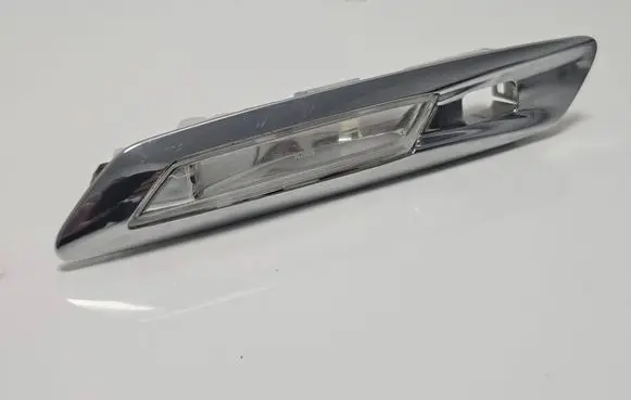 BMW 5 F10 F11 Front fender indicator light 7154168 7154170