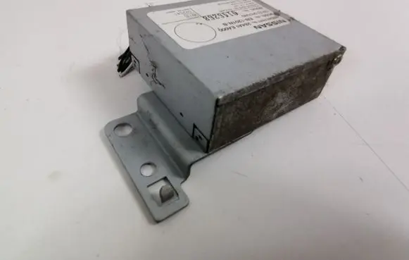 Nissan Pathfinder R51 Antenna control unit 284A1EA000 286657000