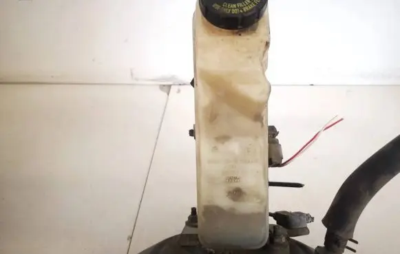Brake fluid reservoir