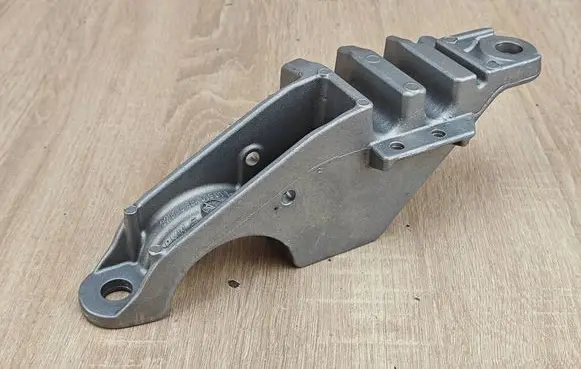 BMW 8 G16 Sway bar bush bracket, front 6884013