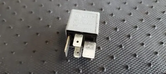 Audi A4 S4 B7 8E 8H Other relay 8D0951253 V23134-J52-X300