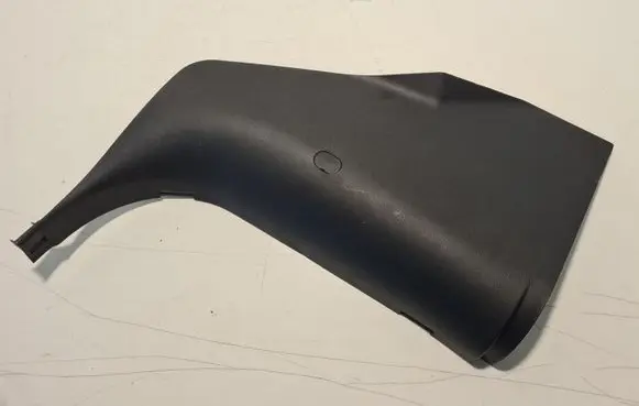 Foot area side trim