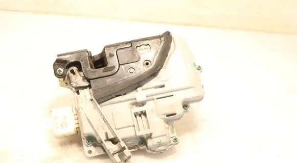 Audi A3 S3 8P Front door lock