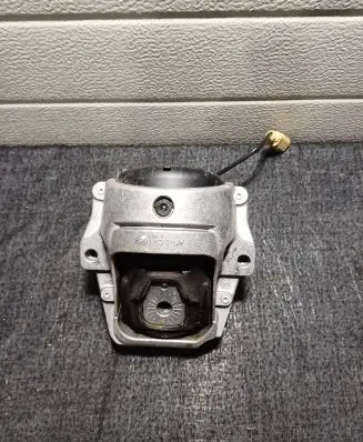 Porsche Macan (95B) Engine mount bracket 8R0199381