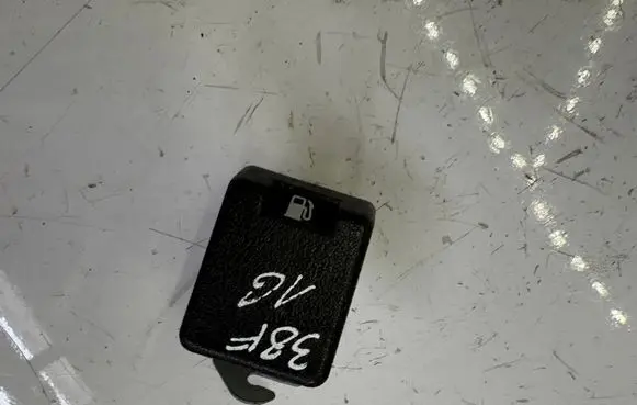 Mitsubishi L200 Fuel cap release pull handle 