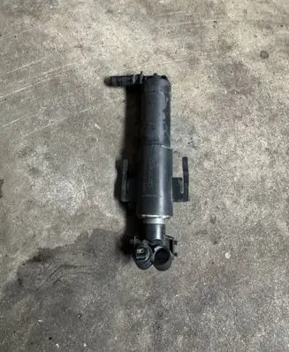 BMW 7 G11 G12 Headlight washer spray nozzle 7357354