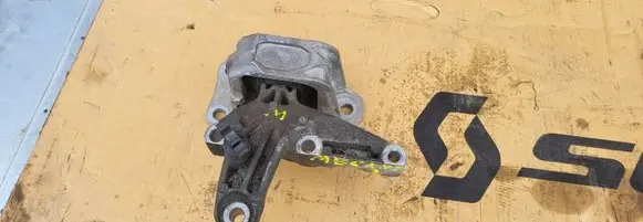 Renault Megane III Engine mounting bracket 131313