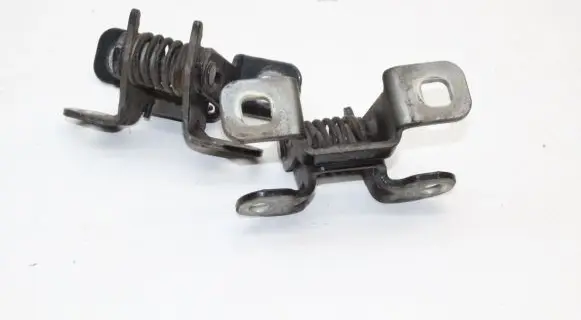 Land Rover Discovery 3 - LR3 Tailgate/trunk/boot hinge